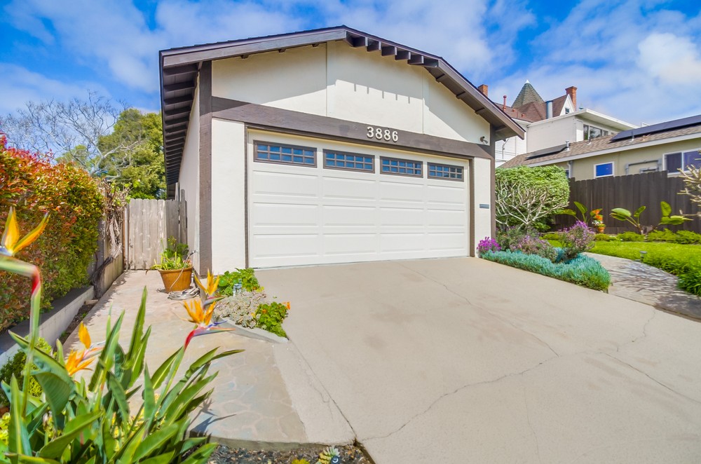3886 Santa Cruz Avenue