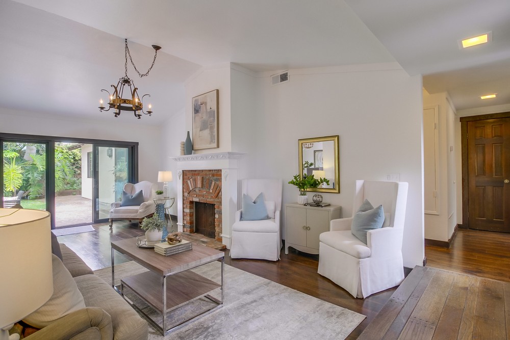 3886 Santa Cruz Avenue