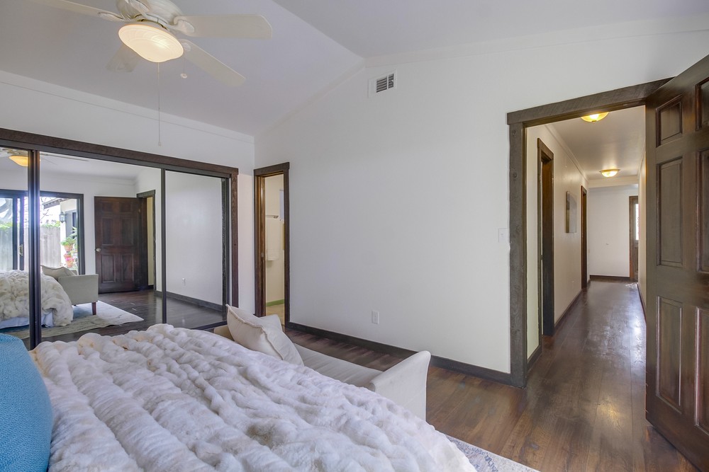 3886 Santa Cruz Avenue