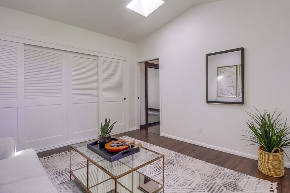 3886 Santa Cruz Avenue