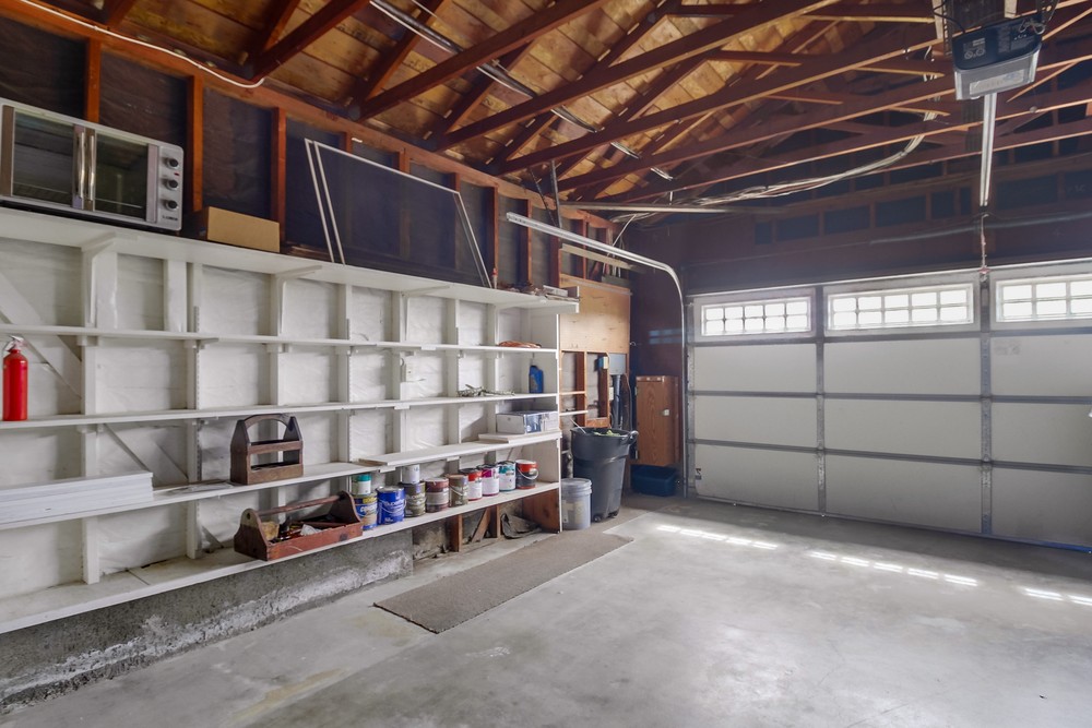 3886 Santa Cruz Avenue