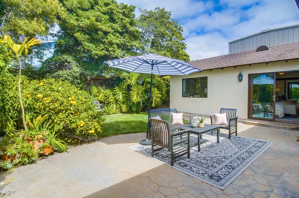3886 Santa Cruz Avenue