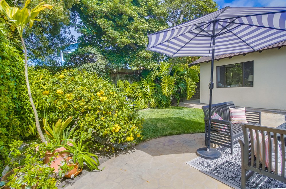 3886 Santa Cruz Avenue