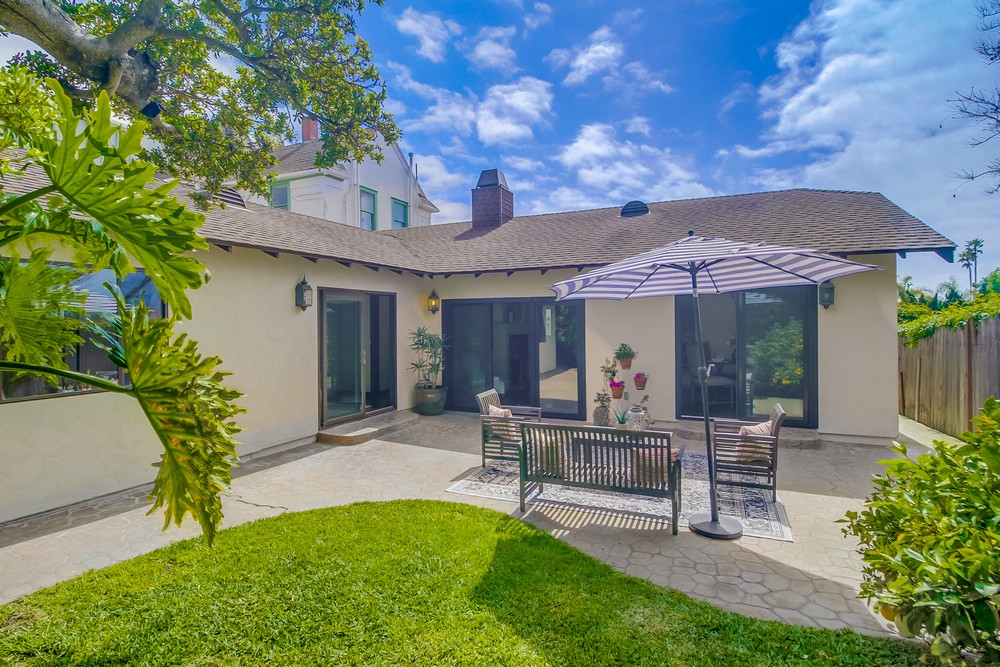 3886 Santa Cruz Avenue