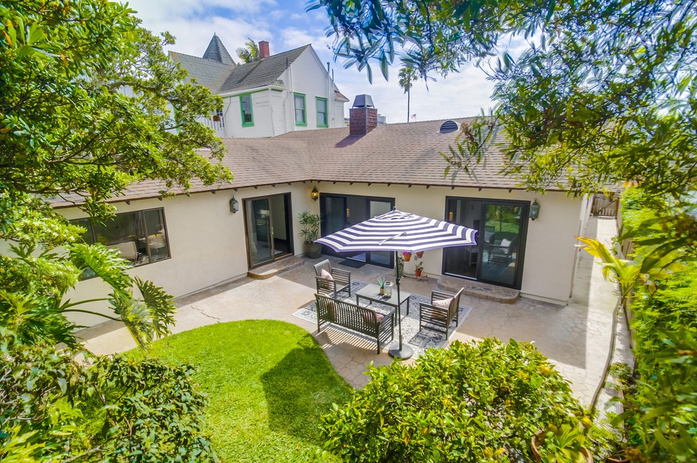 3886 Santa Cruz Avenue