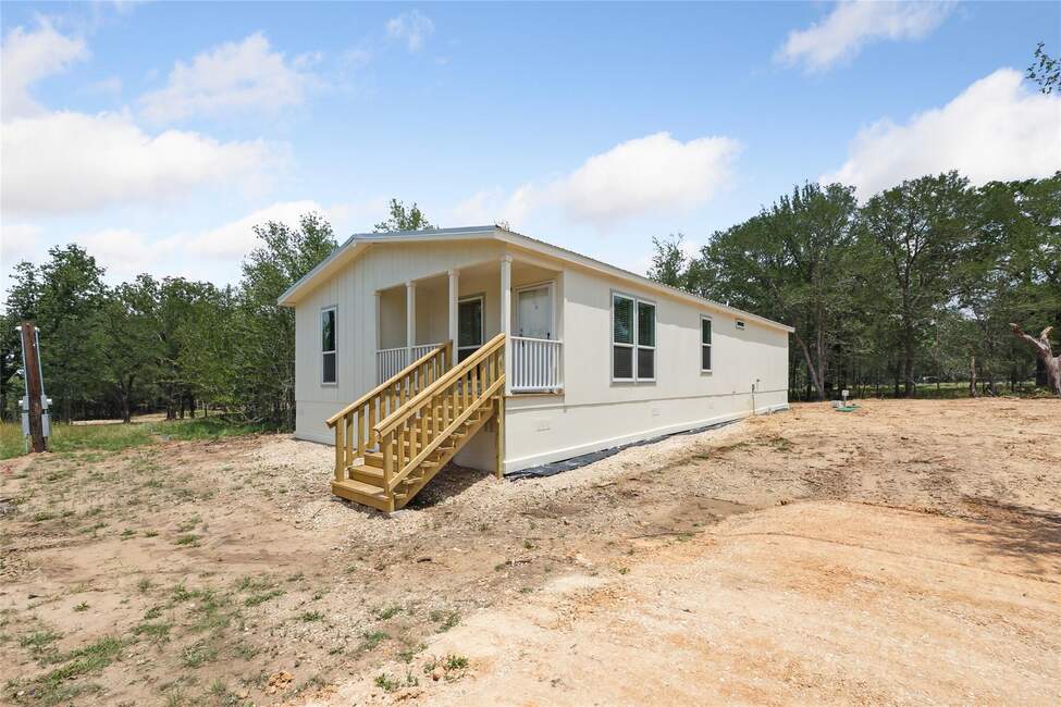 885 Roosevelt Rd