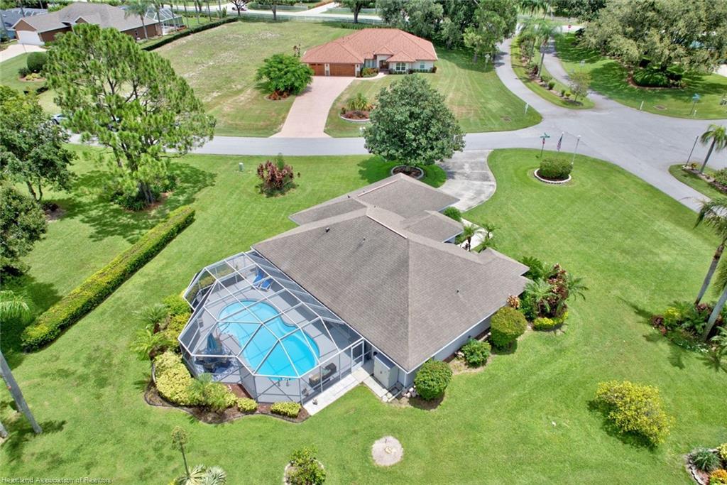 2 Meadowlake Circle North