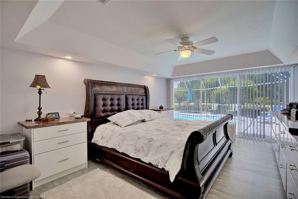 2 Meadowlake Circle North