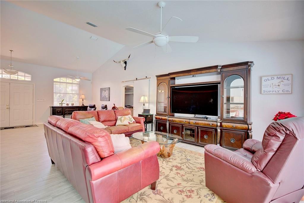 2 Meadowlake Circle North