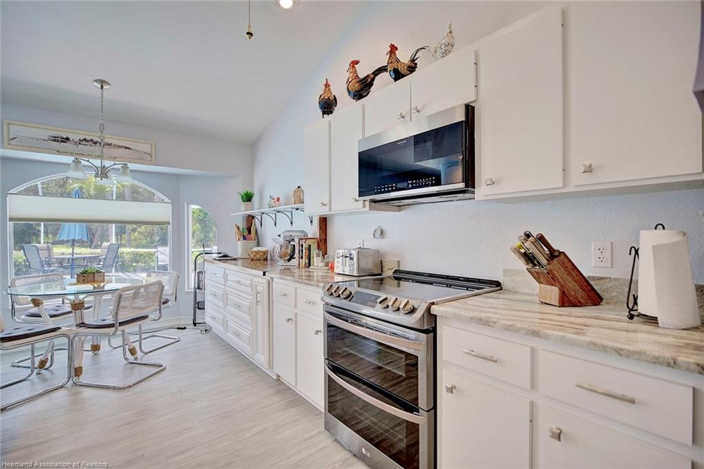 2 Meadowlake Circle North