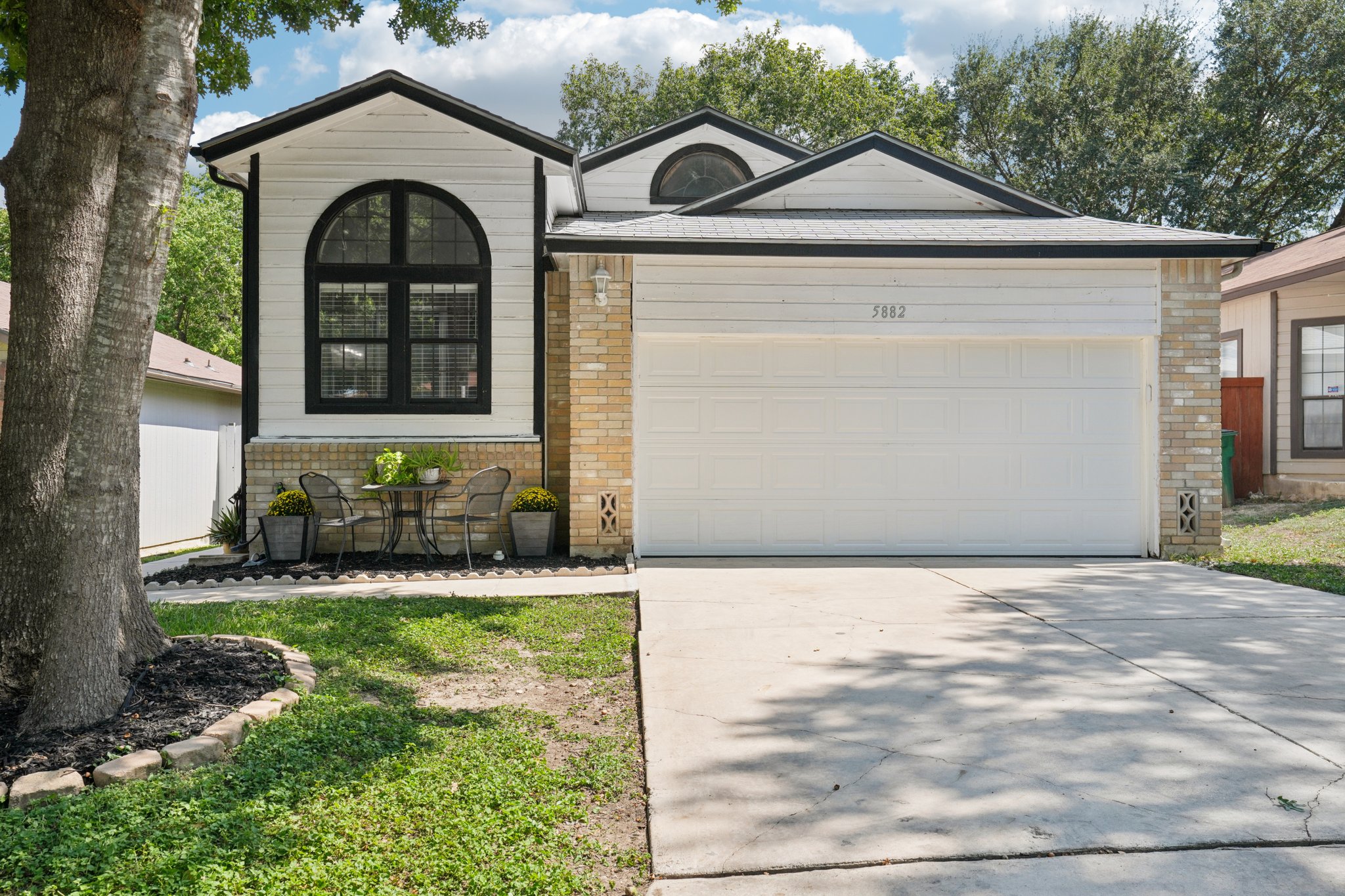 5882 Spring Green