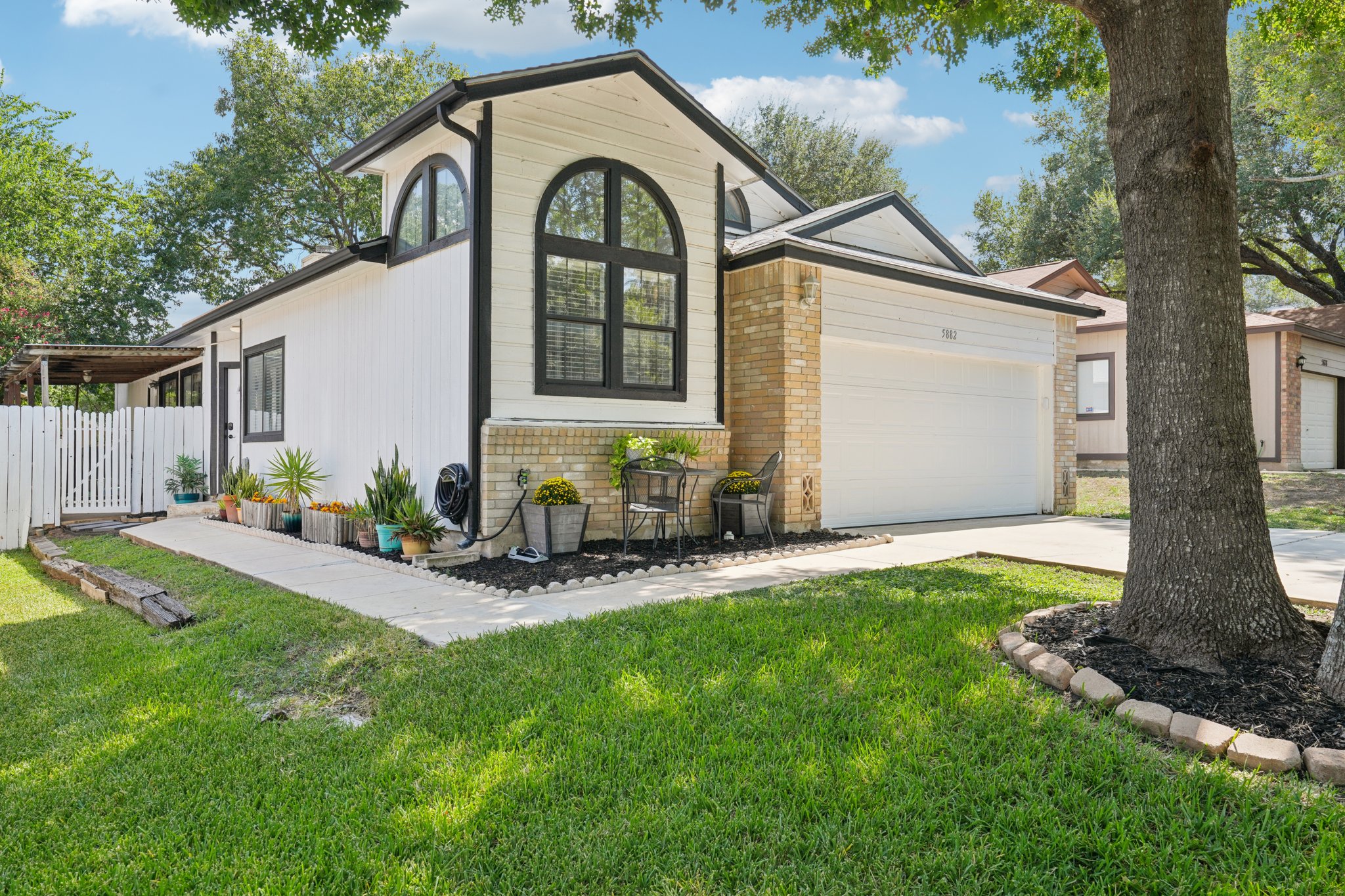 5882 Spring Green