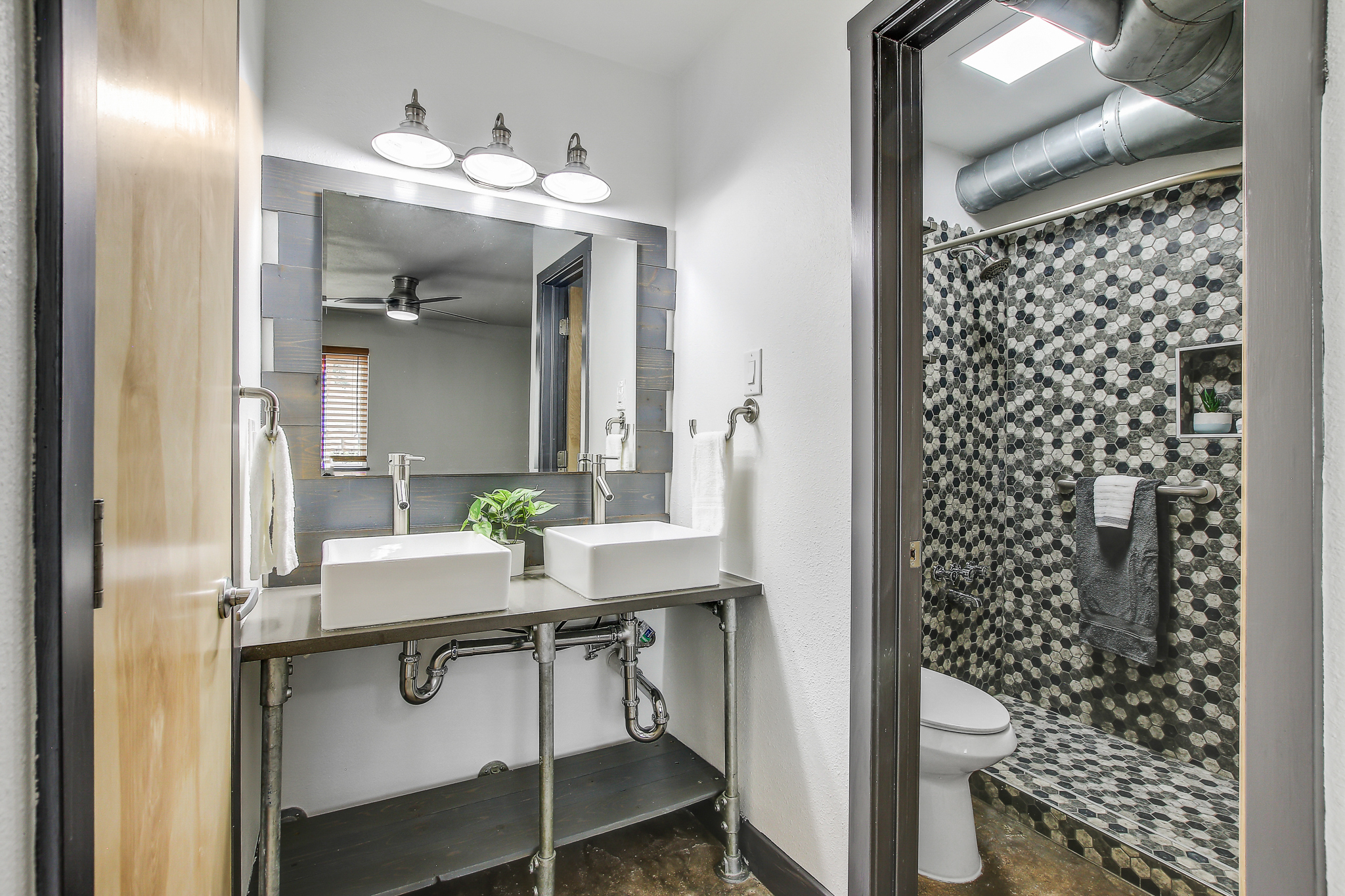 2124 Burton Drive, Apt 164
