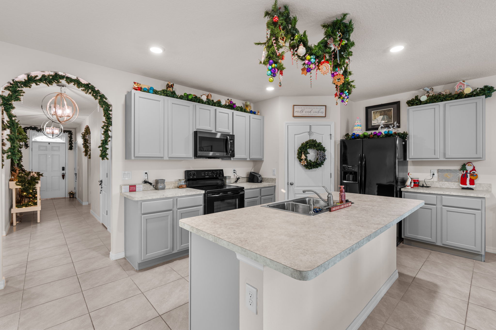 1523 White Hawk Way