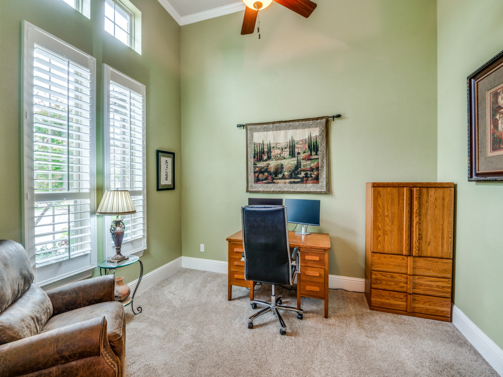 204 Shadow Creek Ln