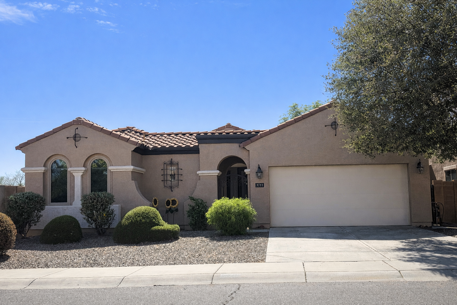 3711 East Kingbird Place