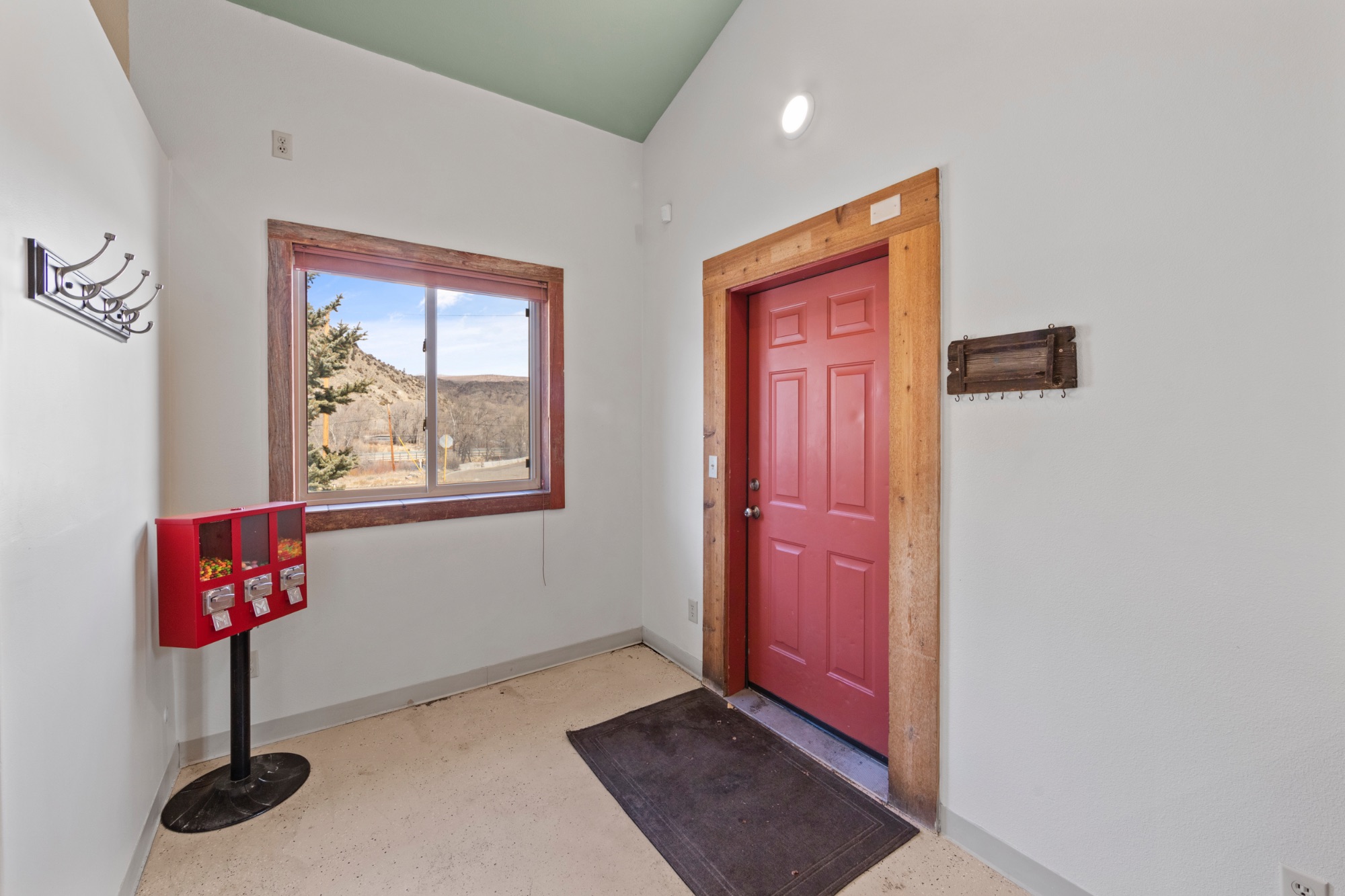 606 BYERS Avenue